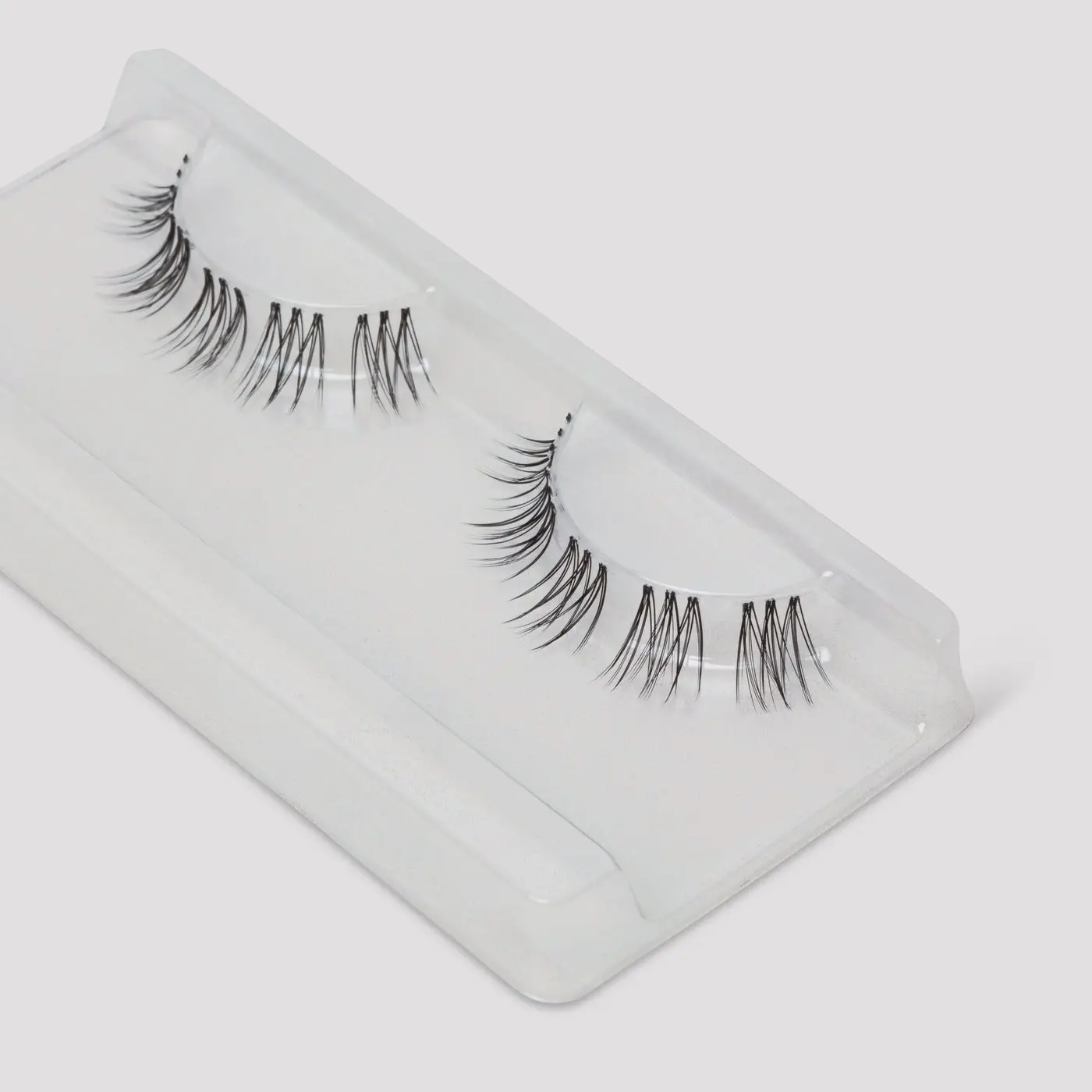 Close-up van Xynxira cluster lashes Angel