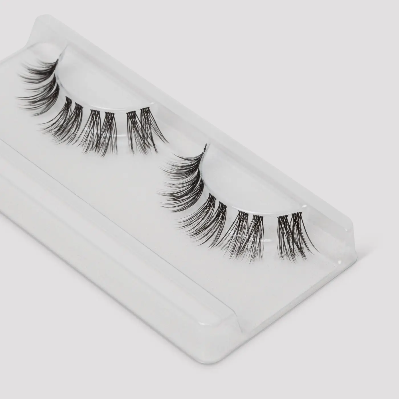 Close-up van Xynxira cluster lashes Cataleya