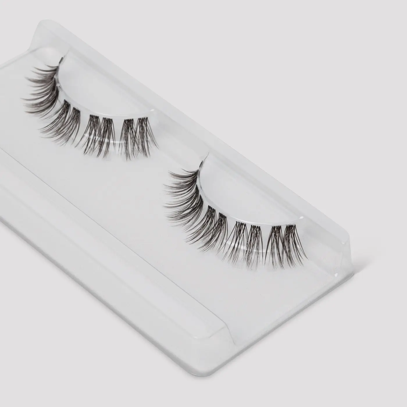 Close-up van Xynxira cluster lashes Maya