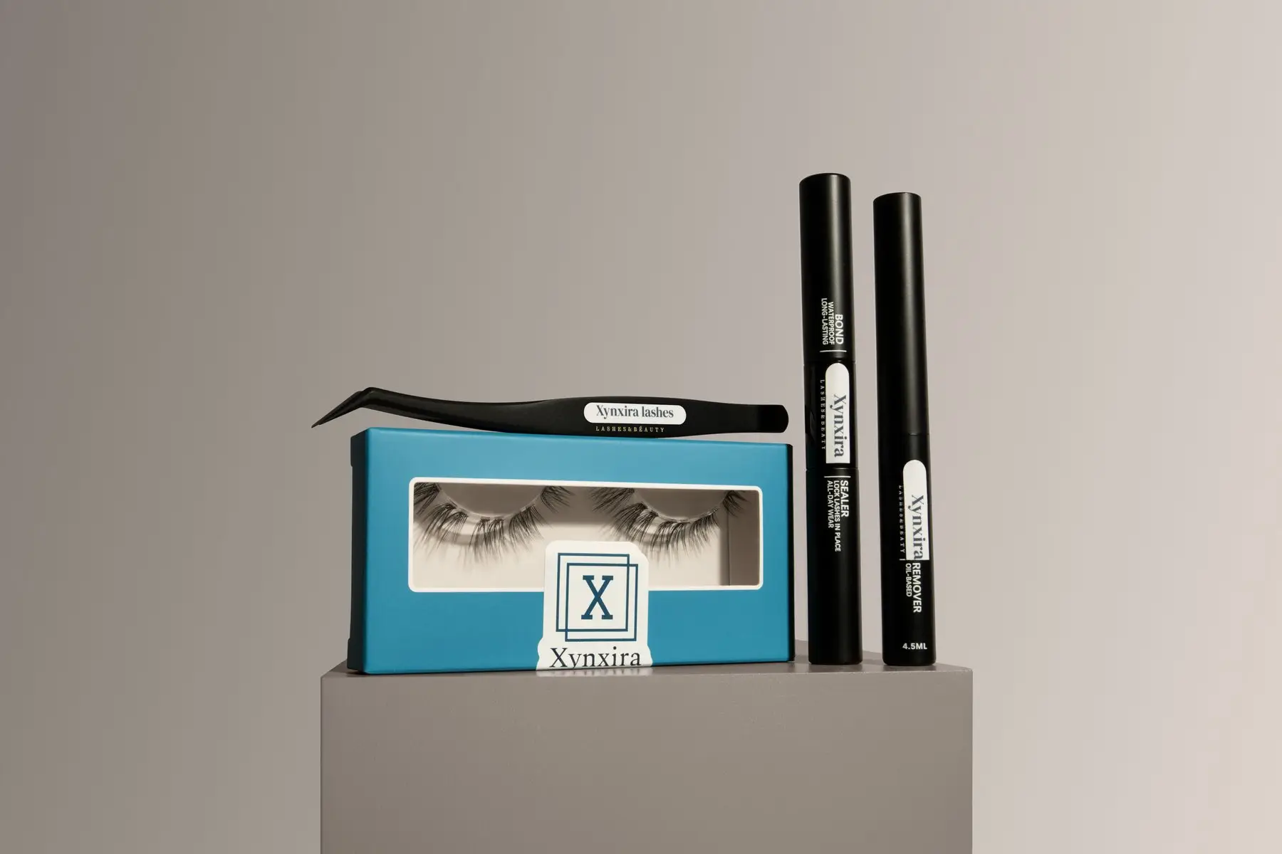 Xynxira lashes met Bond en Sealer en Remover