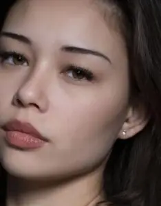 Close-up van een model met Xynxira lashes