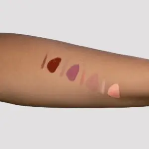 Swatches van de vier tinten Xynxira Lip Essentials